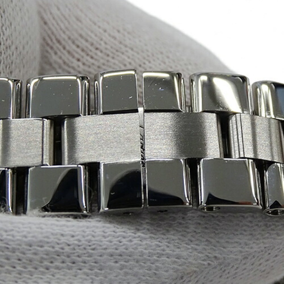 Pre-Owned Cartier Watch Ladies Roadster SM Date Quartz Stainless Steel SS W62016V3 Silver Polished (Fair)
