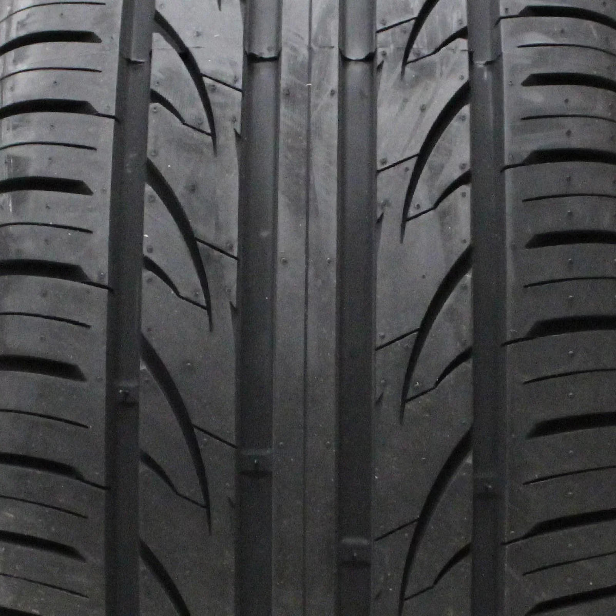 Lexani LXUHP-207 UHP 235/40ZR18 95W XL Passenger Tire