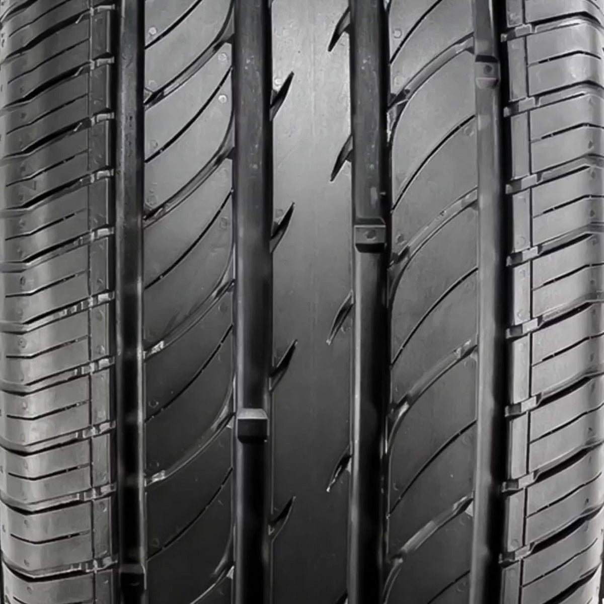 Arroyo Grand Sport 2 P225/45R18 99W Passenger Tire Fits: 2011-15 Chevrolet Cruze LTZ, 2012 Toyota Camry XLE