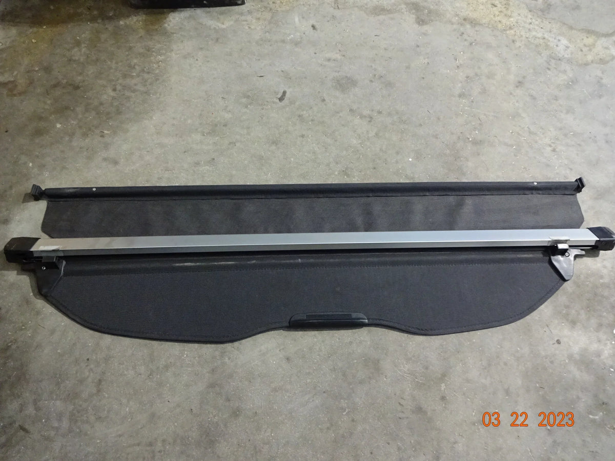 Pre-Owned 2014 Subaru Forester Rear Black Retractable Cargo Cover OEM (Good)